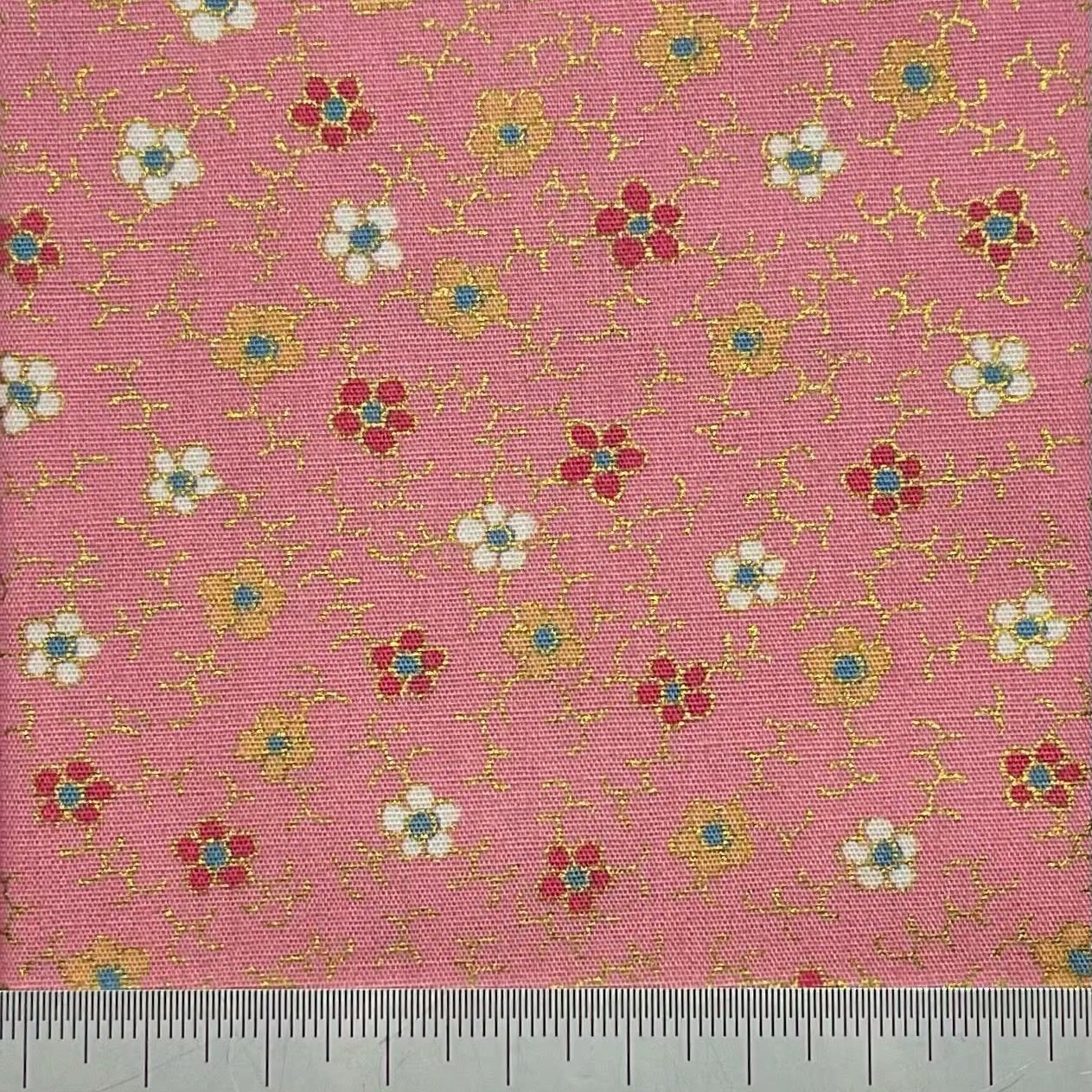 Flower print on a pink cotton with metallic details