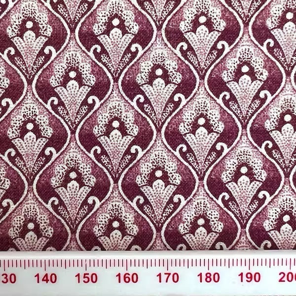 Red geometric print (fat quarter)