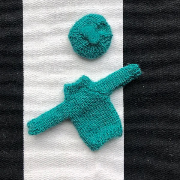 Childs jumper with raglan sleeves and beret 1:12th scale knitting pattern