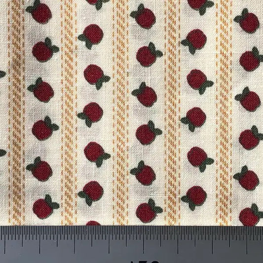 Apples on cream cotton (fat quarter)