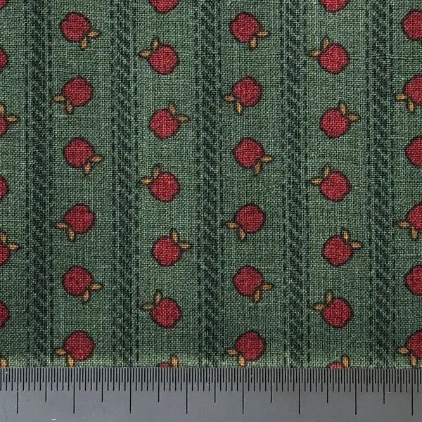 Apples on green cotton (fat quarter)