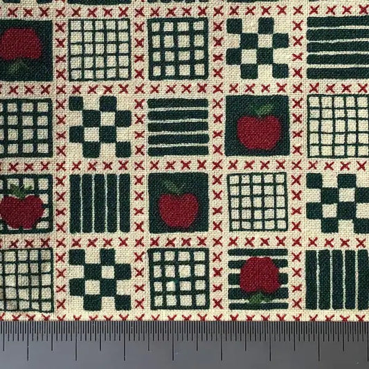 Green patchwork with apple pattern (Fat quarter)